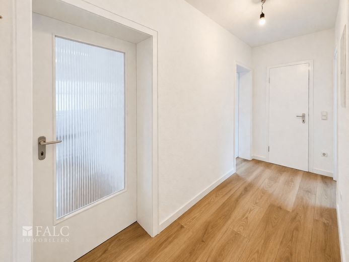 Top renovierte 2-Zimmer-Wohnung mit Balkon in Düsseldorf-Unterrath - sofort bezugsfrei – Flur