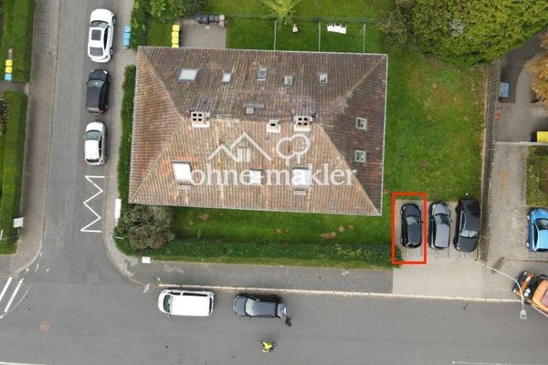 PKW-Stellplatz in Friedberg (links) – ab sofort verfügbar