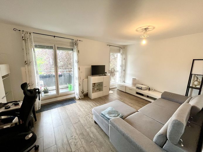 Wohnzimmer mit Süd-Balkon
