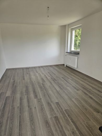 Appartement spacieux et ensoleillé de 3 pièces – Wohnzimmer 