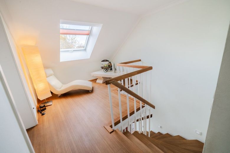 Modern wohnen mit viel Raum und Licht - Wintergarten - Gartentraum - TOP Lage von Fernthal – Empore im Dachgeschoss