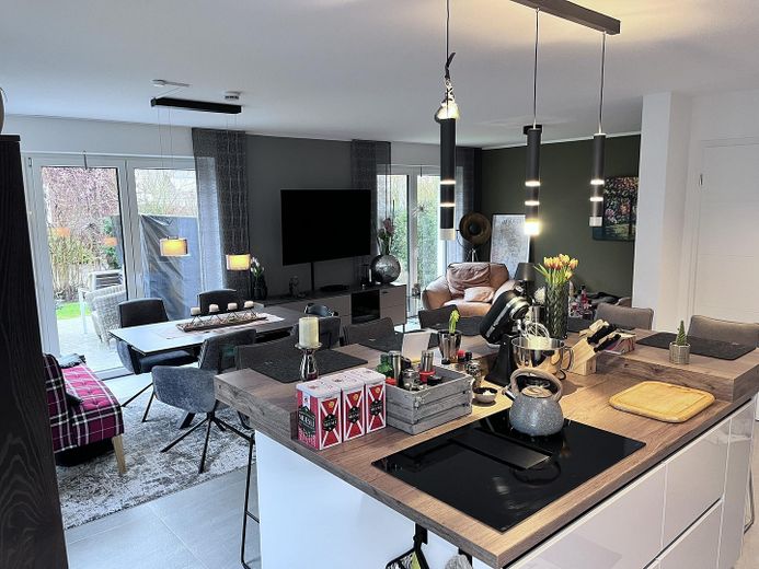 Küche und Esszimmer