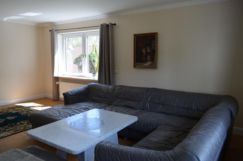 Stilvoll renoviertes Landhaus mit großzügigen Räumen – Wohnzimmer