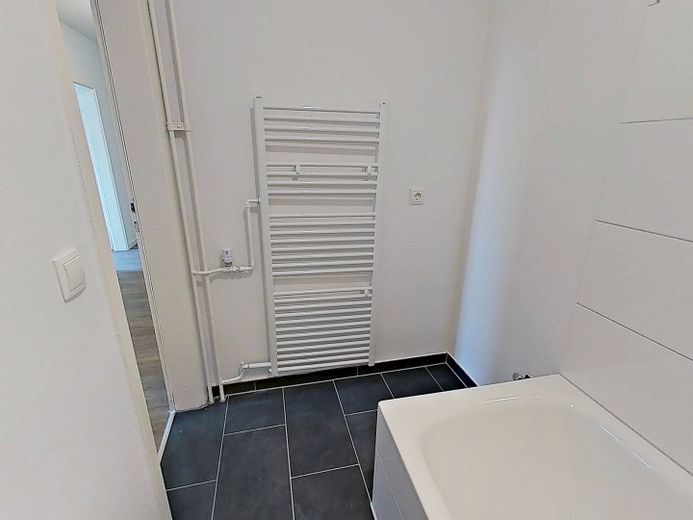 **2 ALQUILERES NETOS GRATIS** Bonito apartamento de 3 habitaciones bien distribuido, con cocina equipada, BALCÓN y bañera – Ansicht II: Bad