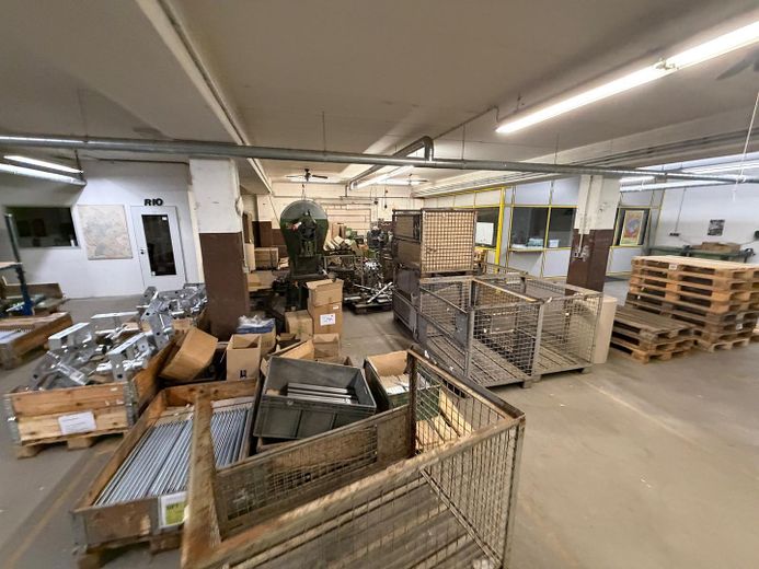 Halle de stockage / production avec porte sectionnelle (accessible en véhicule) 1400qm - Arnsberg – Foto 2