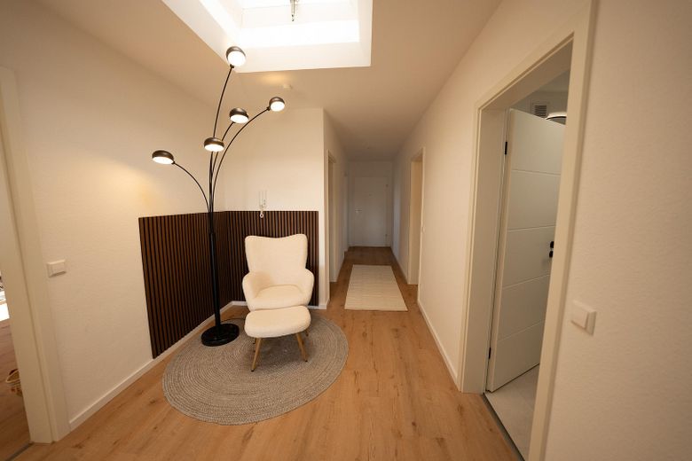 Schöne 3 Zimmer Wohnung / mit XXL Tiefgarage – Flur
