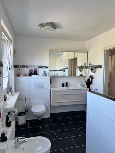 Doppelhaushälfte mit Einliegerwohnung zum Kauf – Bad