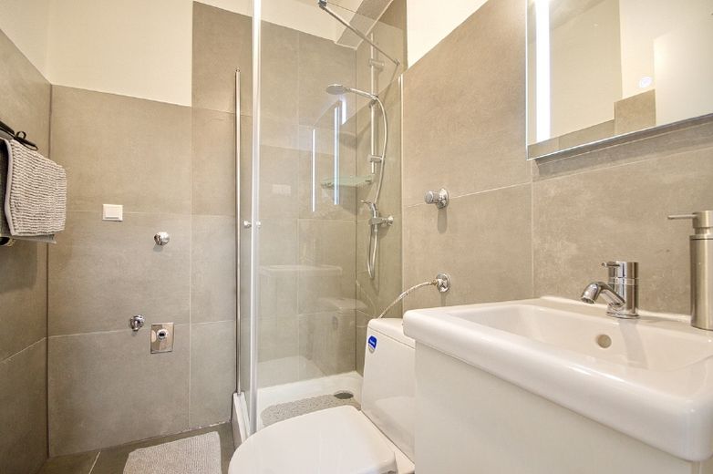 Bright, attractively furnished apartment with balcony and internet access, quiet and centrally located, approx. 200 metres from the “Planckstraße” underground station – 73588d0f3e7b5af53f03ee65a939939992a22f7f.jpg