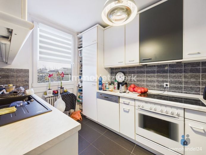 NEU***78 m² große, schicke ETW in TOPLAGE mit Balkon und TG Stellplatz***NEU – Küche
