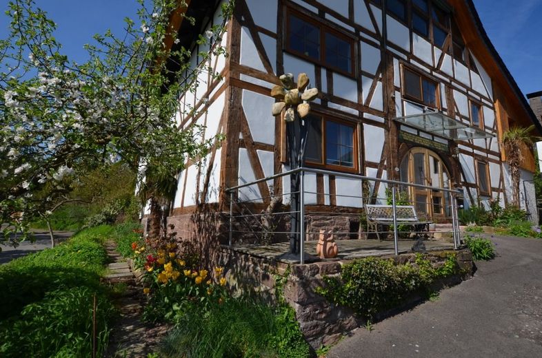 Fachwerkhaus in landschaftlich reizvoller Dorfrandlage mit Sicht in die - Rühler-Schweiz - – Heise Immobilien - www.immobilien-heise.de - Angebot in Golmbach