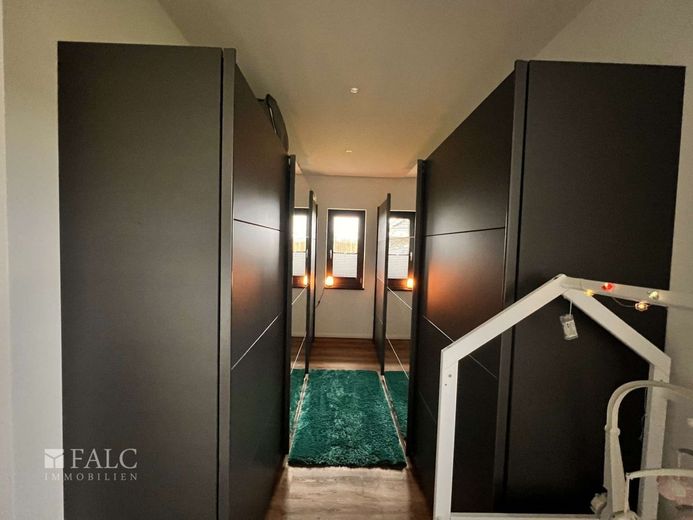 ***Absolut wymarzony dom z gigantycznym widokiem*** – Ankleide Schlafzimmer