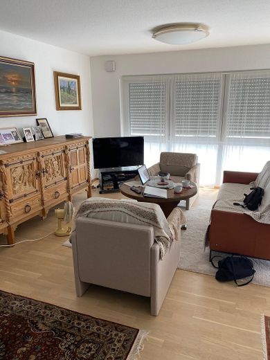 Moderne 4 Zimmer Whg. im 2. OG mit großem Balkon – Wohnzimmer