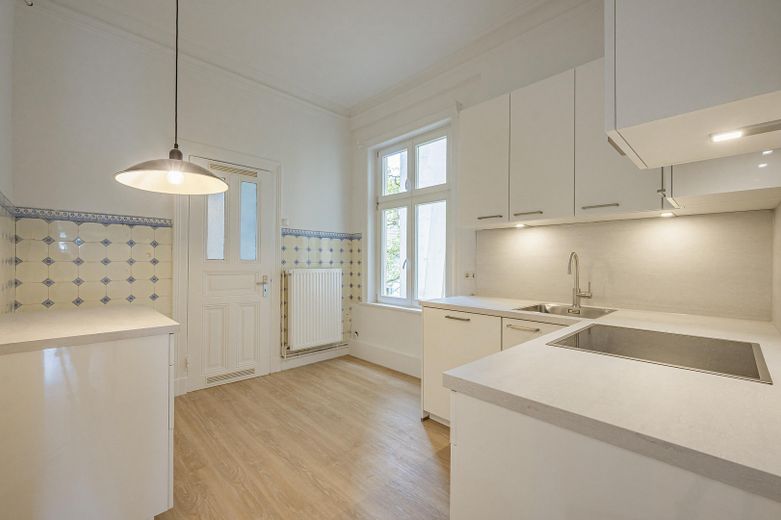 Bezugsfertiger Altbau mit Süd-West-Balkon,  Weitblick & Jugendstil-Charme – Foto 7