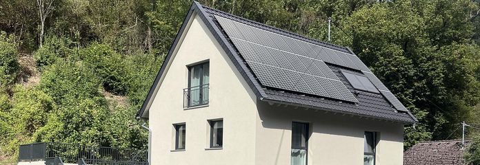 Provisionsfrei, kernsaniertes Zweifamilienhaus
