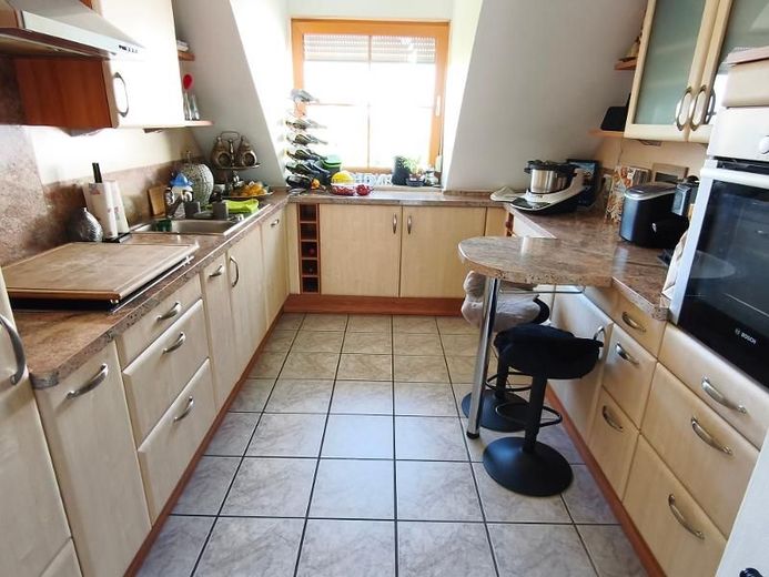 4 Zi. Wohnung in DG / Galerie mit Garten (auf Wunsch), Balkon und Garage in Höchstadt OT – Küche Bild 1