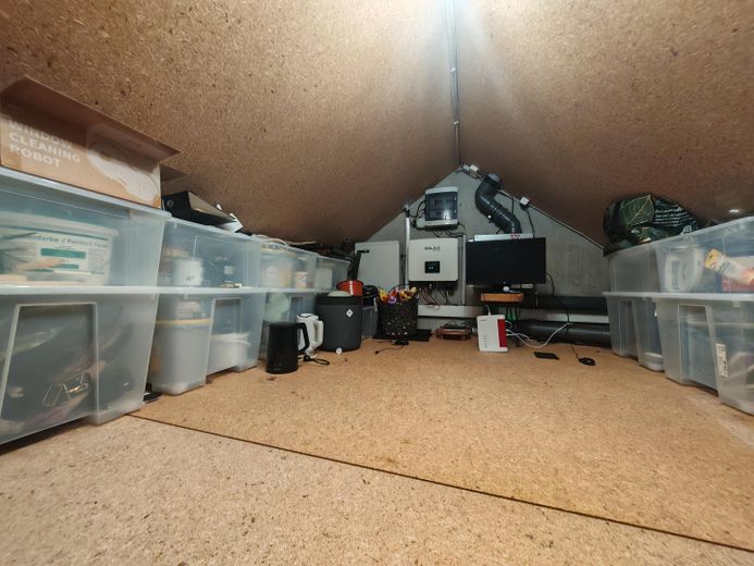 Spitzboden + Batterie