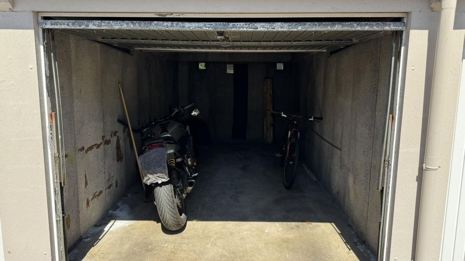 Einfach einziehen: Top-Sanierte Eigentumswohnung in Alt-Vinnhorst – Garage