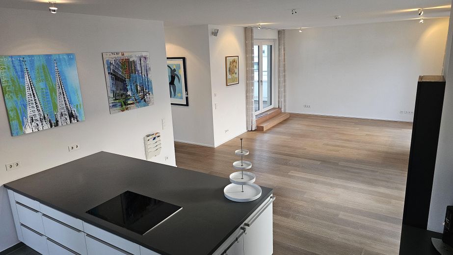 Sicht von der Küche ins Wohnzi