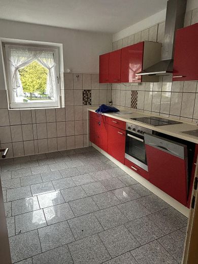 Helle 3,5-Zimmer-Wohnung mit Küche, Balkon & Stellplatz – Küche
