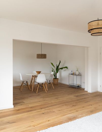 Gotowe do zamieszkania mieszkanie po remoncie: 4 pokoje, balkon i widok na zamek w centrum Königstein – Essbereich
