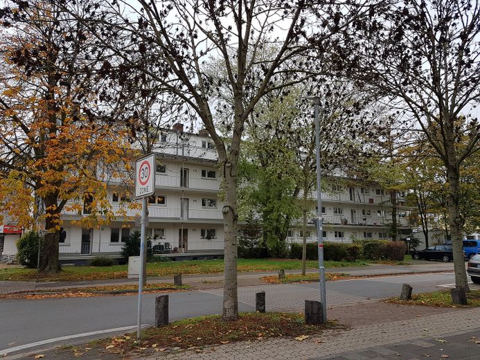 Modernisierte Drei-Zimmer Wohnung in Moers-Repelen, 2. OG – Ansicht Gebäude Allmendestraße