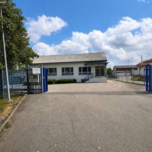 Kiralık ofis/muayenehane ve/veya depo alanı – Zufahrt zum Gelände
