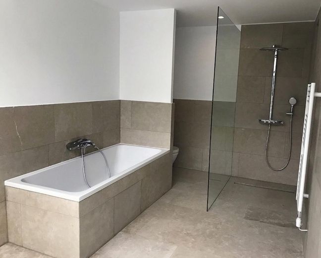 Renoviert & provisionsfrei: Lichtdurchflutete, moderne Villa auf Traumgrundstück – Masterbad
