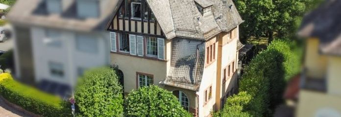 ++Partly furnished period gem with park-like garden in Niederursel++