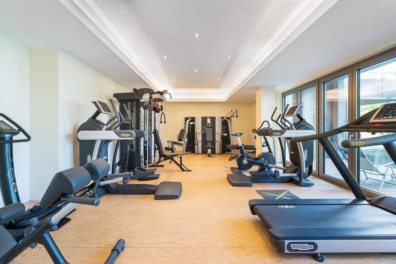 Un cadre de vie exclusif au bord de la Spree – Appartement meublé de 2 pièces (97m2) sur la presqu’île de Stralau – Fitness Center / Gym_1