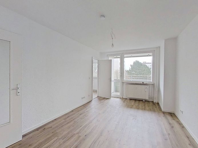 Herbstferien für Ihre Geldbörse - Wir erlassen Ihre erste Kaltmiete: Gut geschnittenes Single-Apartment mit BALKON – Ansicht I: Wohn- und Schlafbe…