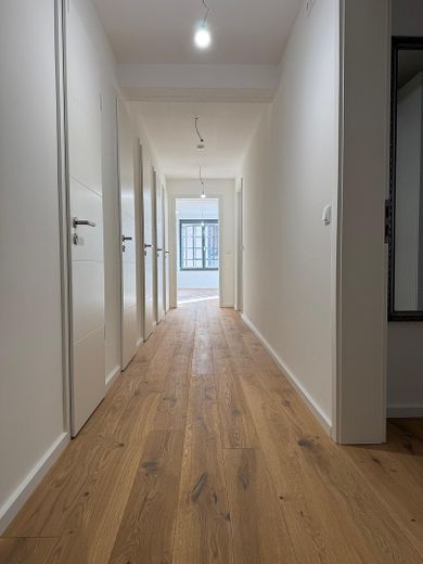 Serviced-Apartment-Businessapartment-Berufspendler: All-In je 25qm (+ 55qm Co-Livingbereich) – Flur mit Abstellräumen