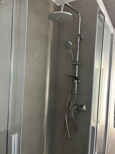 Frisch renovierte 2-Zimmer-Wohnung mit Balkon & Einbauküche – ideal für WG oder Singlehaushalt – Modernes Duschbad inkl. WC