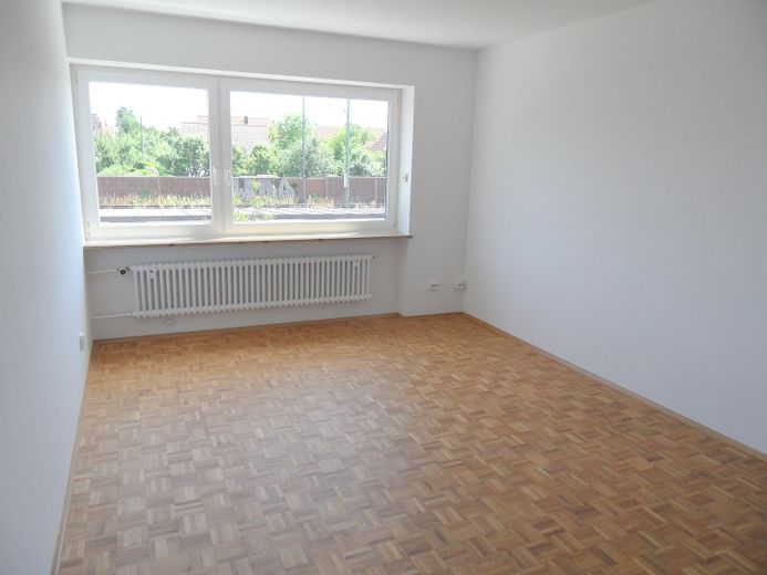 Direct intrekken in uw eigen huis met tuin aan de rand van München – Zimmer 1