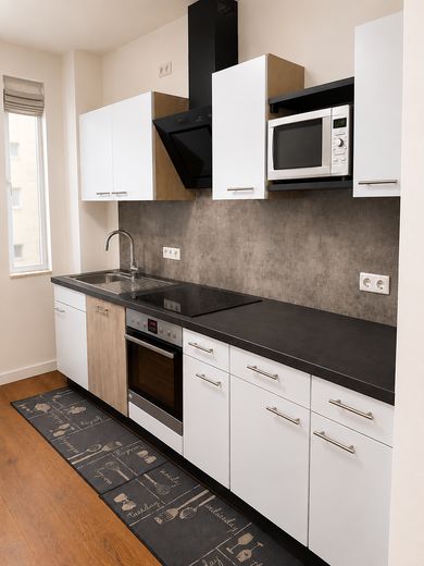 Stilvoll kernsanierte 4-Zi-Altbau-Wohnung mit Wohnküche – Wohnküche