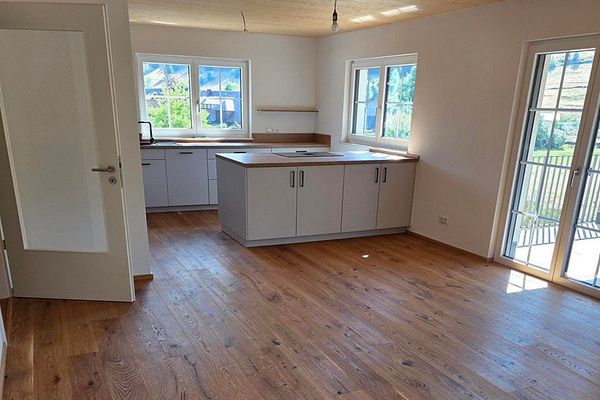 Prima occupazione: nuova costruzione di 101 m² con cucina componibile, animali domestici ammessi, balcone, 2 posti auto