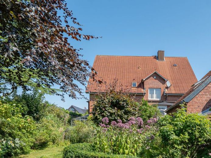 Ihr neues Traumdomizil – Einzigartige Stadtvilla mit Grundstück in Jork! – Foto 1