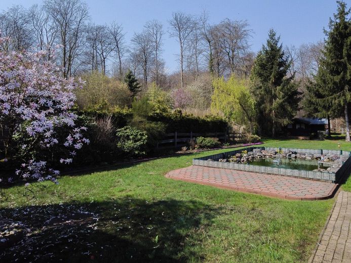 Idyllisches Waldidyll: Sauna, Wintergarten, riesigem Gartenparadies! – Garten