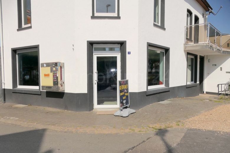 ++ WOHN- UND GESCHÄFTSHAUS IN ZENTRALER LAGE! TOP RENDITE!! ++ – EINGANG LADENLOKAL