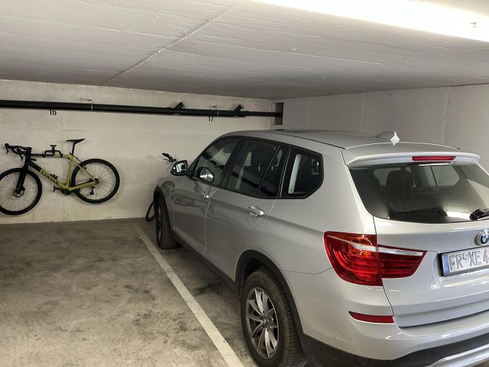 Emplacement privilégié au calme ! Appartement-terrasse de 4 pièces à FR-Neuburg – Garagenplatz