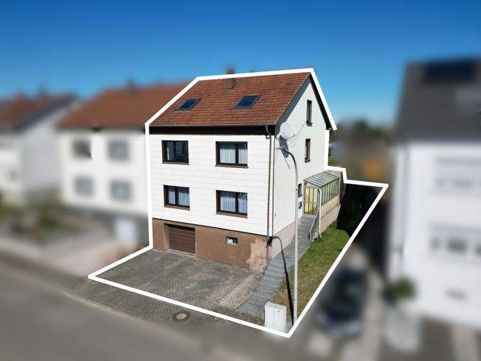Familientraum in Saarlouis: Großzügiges Einfamilienhaus mit weitläufigem Garten in ruhiger Lage – Bild 2