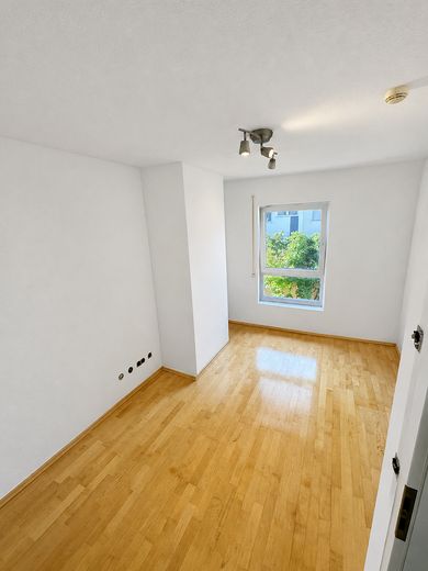 Schönes Reiheneckhaus mit EBK in Baiersdorf - von Privat / Provisionsfrei – Kind 2
