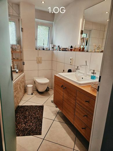 Top gepflegtes Haus*traumhafter Garten*zentrumsnah & naturverbundener Stadtteil Köln*3 Wohnkonzepte – 1.OG Badezimmer