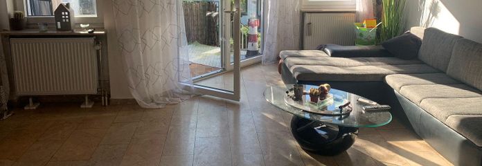 bright 5-room / spacious house in 63263 Neu-Isenburg "Move-in ready" Energy D 110 – Wohnzimmer Blick zum Balkon