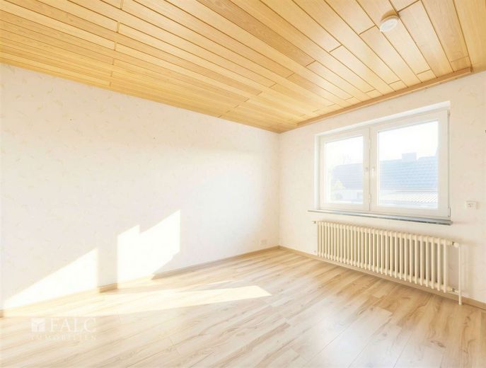 Perfekt für Familien: Haus mit Garten, Garage und Entwicklungspotenzial – Esszimmer UG