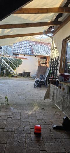 Terrasse hinterm Haus