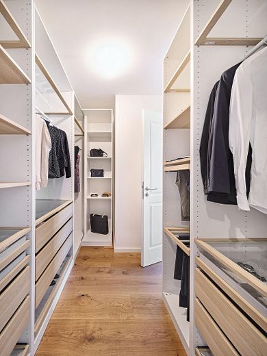Begehbarer Kleiderschrank