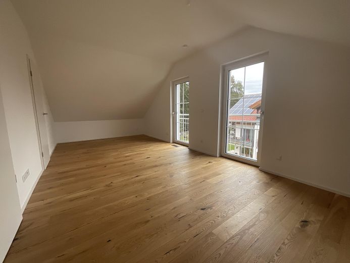 Am Waldrand - 5-Zi.-DHH | Bj. 2022 | 500 m² Grundstück – Dachgeschoss Wohnraum