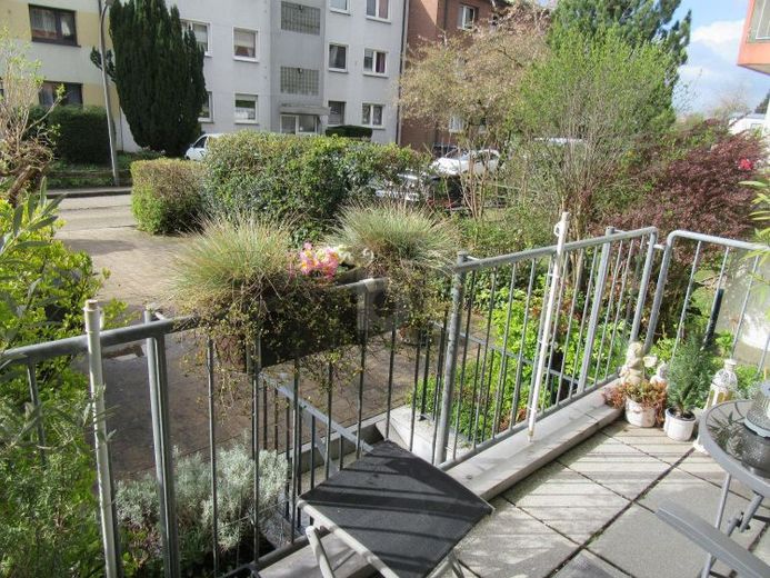 PROVISIONSFREI! GEPFLEGTE ANLAGE, BALKON, STELLPLATZ – Foto 1