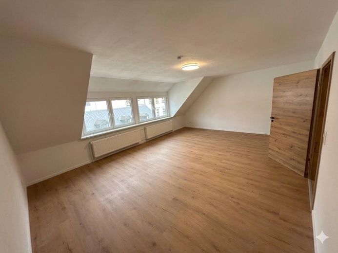 Wohnung: 130 m² (zwei Bäder) + 40m² Speicher | Balkon & Garage – Foto 8