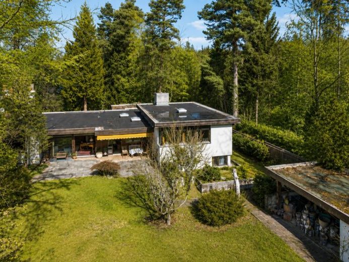 Exklusives Villengrundstück in Bestlage von Grünwald mit Privatzugang zum Grünwalder Forst – Photo 1